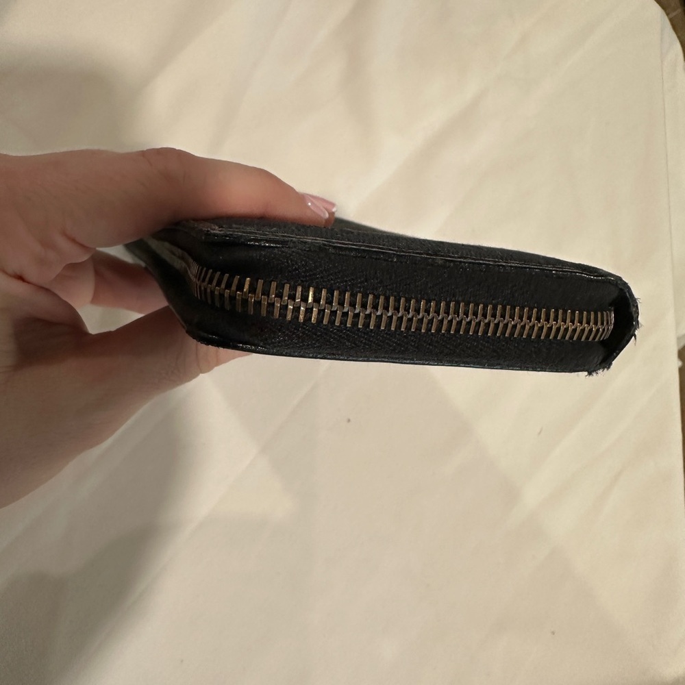 Gucci Black Logo Plaque Zip Wallet - Picture 6 of 16